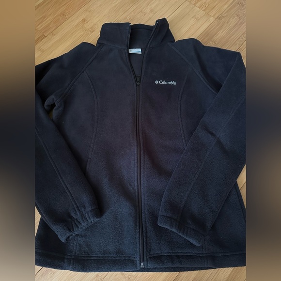 Columbia Women’s Fleece Jacket
Size Large - Picture 1 of 4